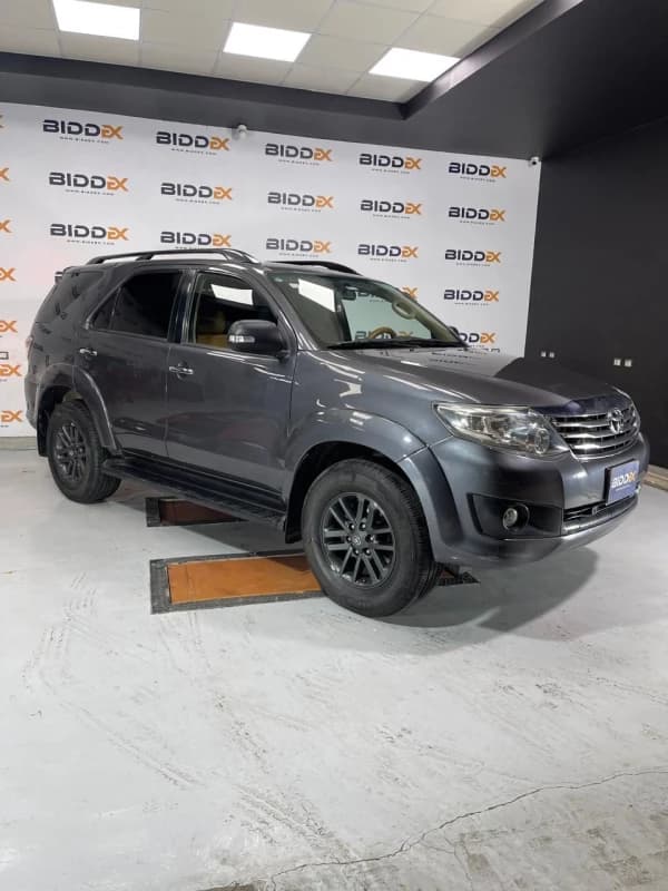 Toyota Fortuner 2015 Big motor 4000 Gray Automatic — Used