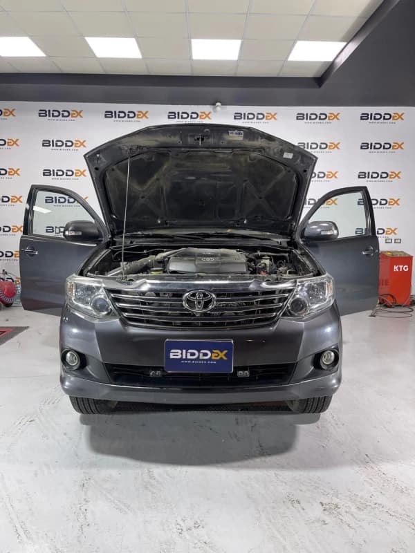 Toyota Fortuner 2015 Big motor 4000 Gray Automatic — Used
