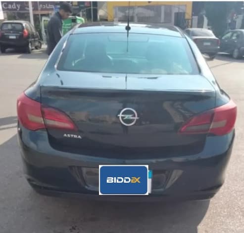 Opel Astra 2017 توب لاين أسود أوتوماتيك — مستعملة