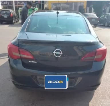 Opel Astra 2017 توب لاين أسود أوتوماتيك — مستعملة - 1