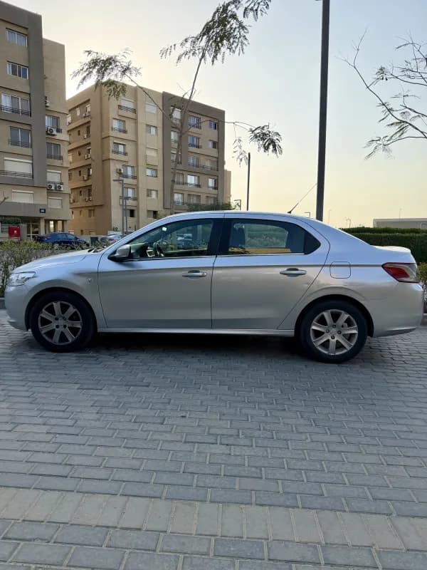 Peugeot 301 2016 allure Silver Automatic — Used