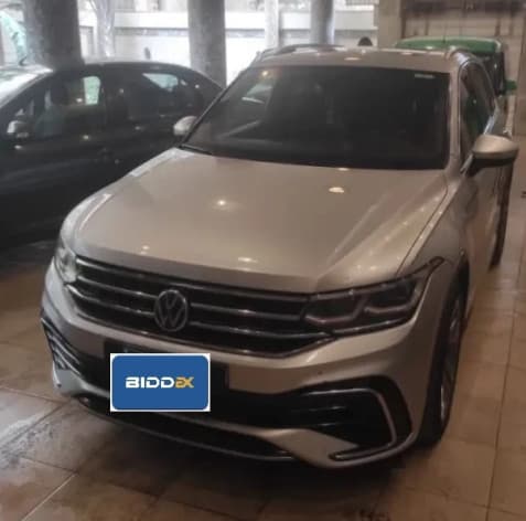 Volkswagen Tiguan 2021 ار لاين فضي أوتوماتيك — مستعملة