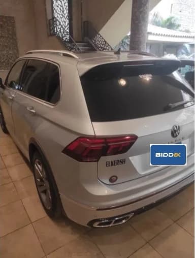 Volkswagen Tiguan 2021 ار لاين فضي أوتوماتيك — مستعملة - 2