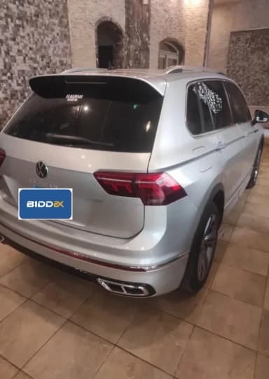 Volkswagen Tiguan 2021 ار لاين فضي أوتوماتيك — مستعملة - 3