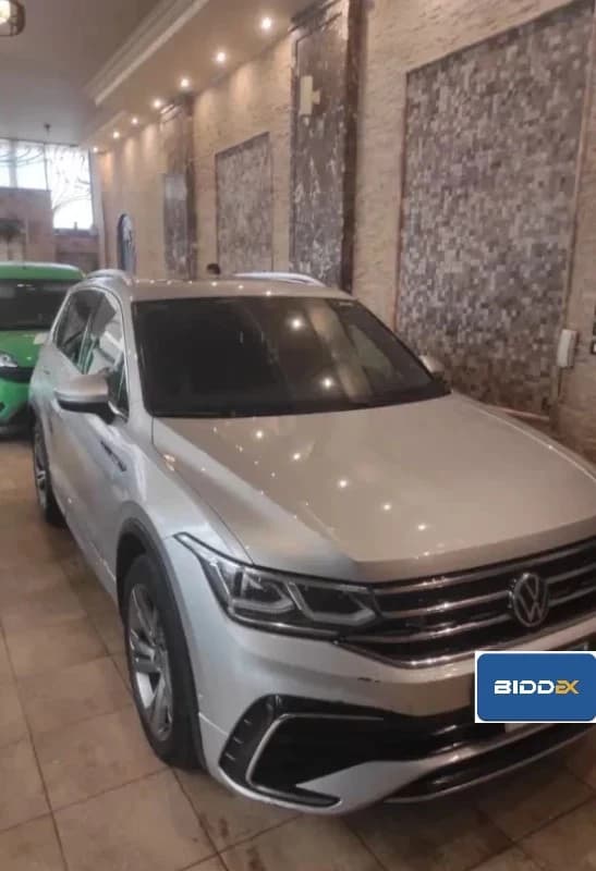 Volkswagen Tiguan 2021 ار لاين فضي أوتوماتيك — مستعملة