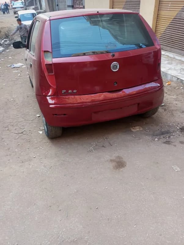 فيات بونتو 2011 ايزي أحمر غامق مانيوال — مستعملة