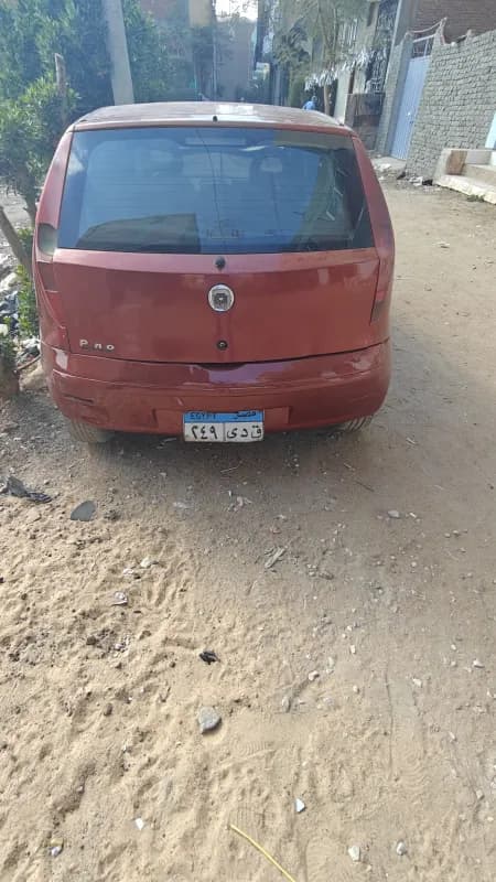 فيات بونتو 2011 ايزي أحمر غامق مانيوال — مستعملة