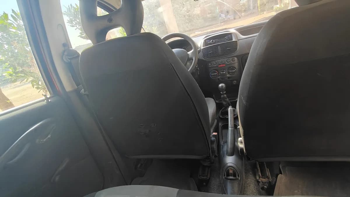 فيات بونتو 2011 ايزي أحمر غامق مانيوال — مستعملة