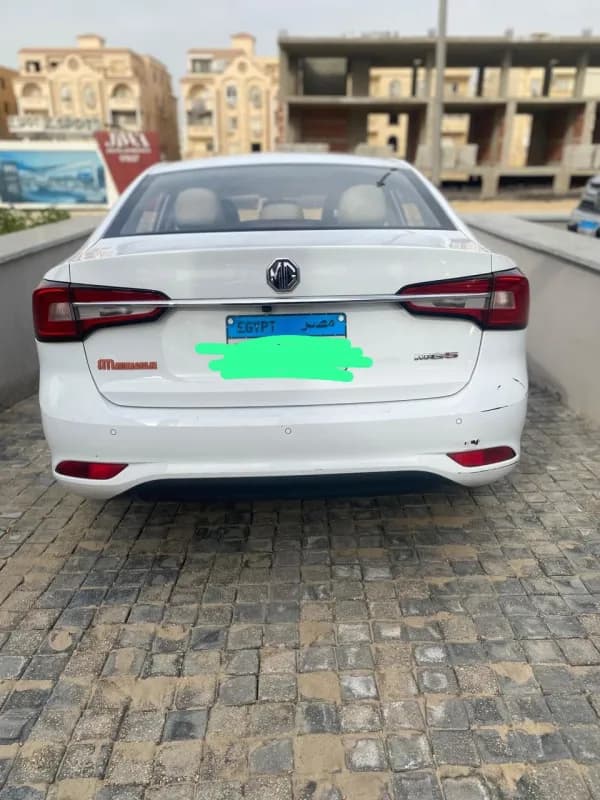 ام جي 5 2021 لاكشري أبيض أوتوماتيك — مستعملة