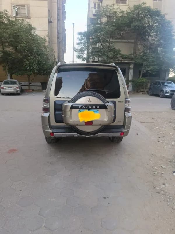 ميتسوبيشي باجيرو 2011