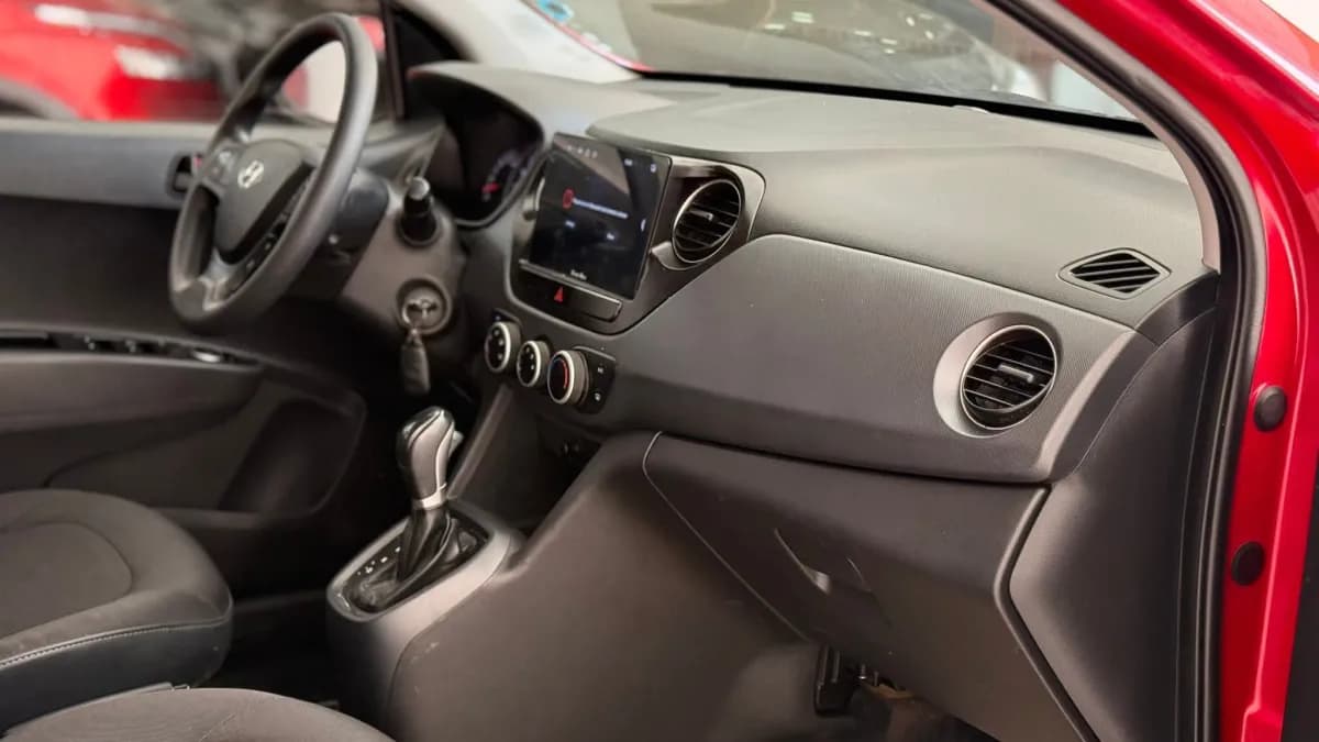 هيونداي I10 2017 هاي لاين أحمر غامق أوتوماتيك — مستعملة