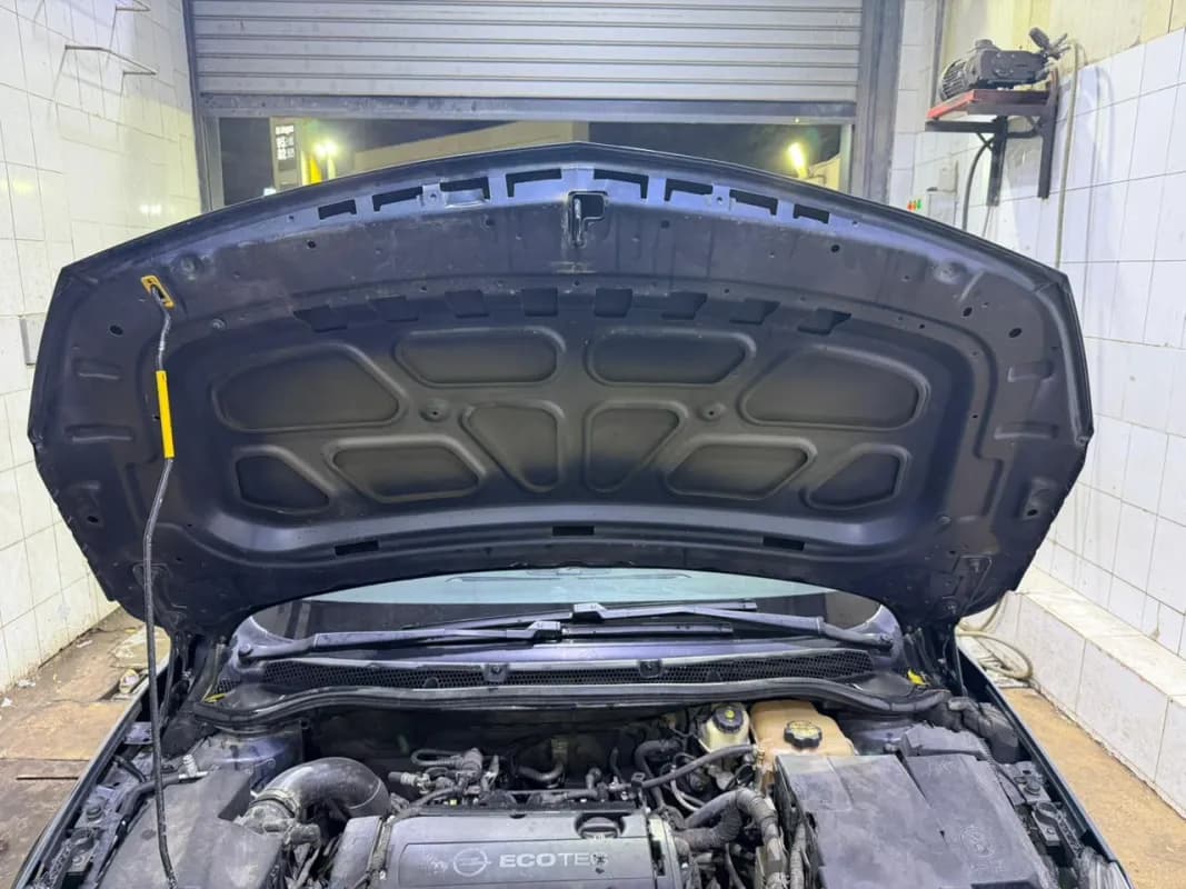 أوبل استرا 2010