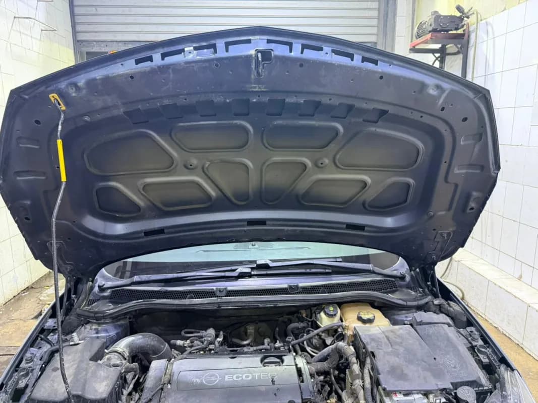 أوبل استرا 2010