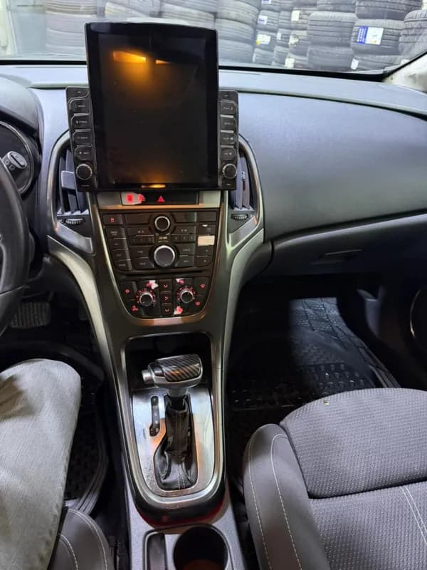 أوبل استرا 2010