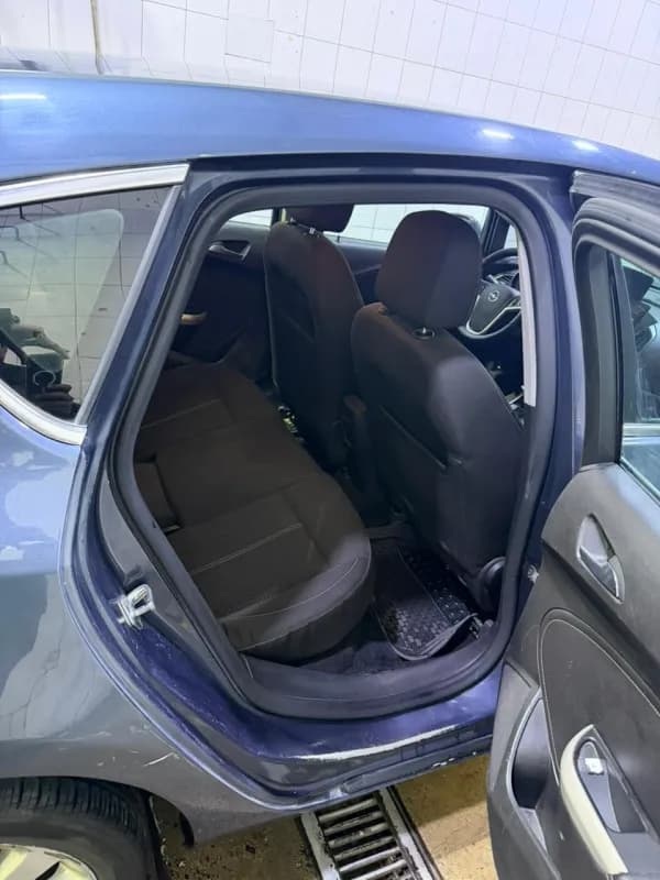 أوبل استرا 2010