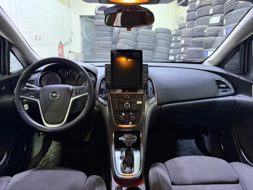 أوبل استرا 2010