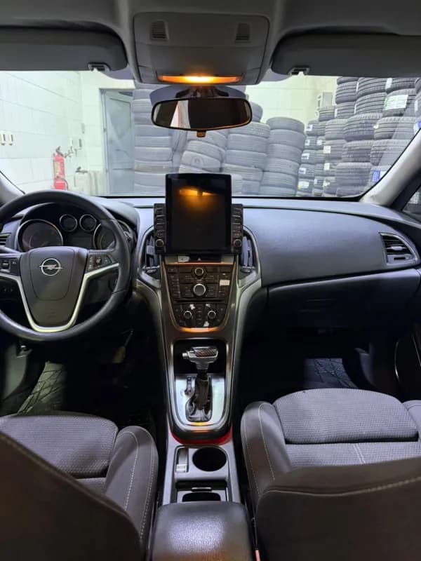 أوبل استرا 2010