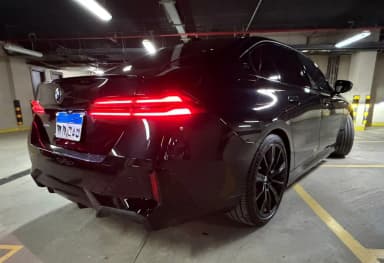 بي ام دبليو 520i 2025 ام سبورت أسود أوتوماتيك — مستعملة - 4