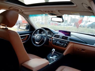 بي ام دبليو 320i 2018 لاكشري أسود أوتوماتيك — مستعملة - 4