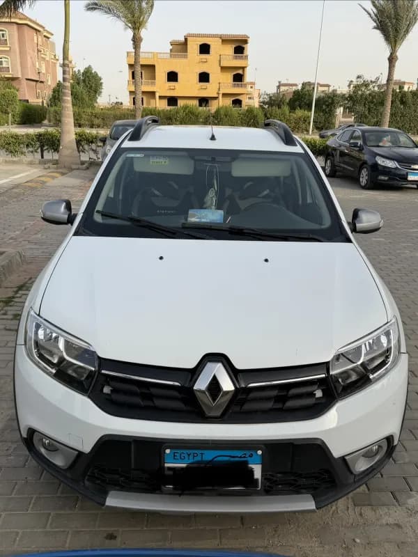 رينو سانديرو ستيب واي 2023  أبيض أوتوماتيك — مستعملة