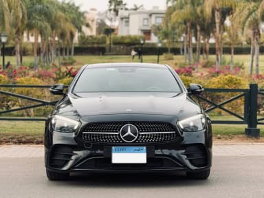  مرسيدس بنز  E200 2023 ايه ام جي أسود أوتوماتيك — مستعملة - 2