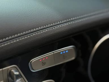  مرسيدس بنز  E200 2023 ايه ام جي أسود أوتوماتيك — مستعملة - 4