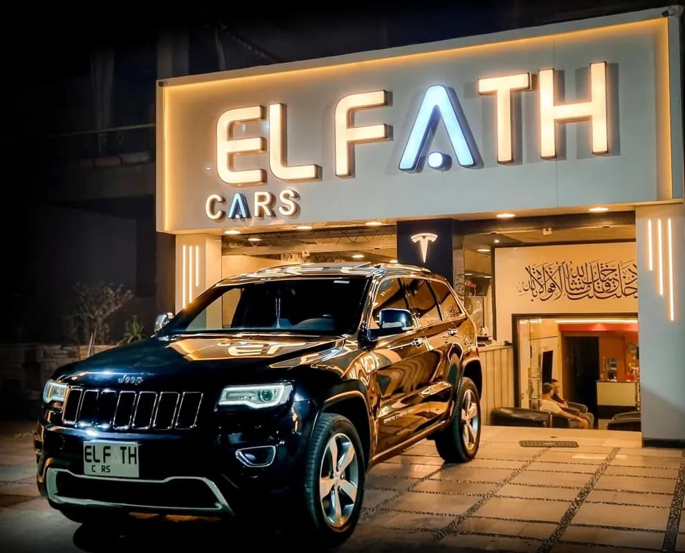 جيب جراند شيروكي 2015 ليمتد أسود أوتوماتيك — مستعملة