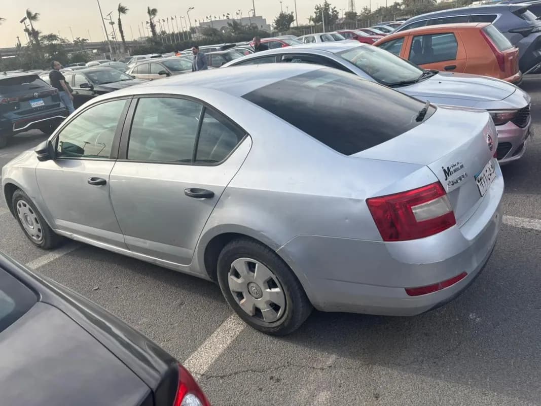  سكودا  اوكتفيا A7 2015 اكتيف رمادي أوتوماتيك — مستعملة