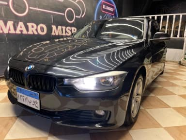بي ام دبليو 320i 2014 لاكشري أسود أوتوماتيك — مستعملة - 2