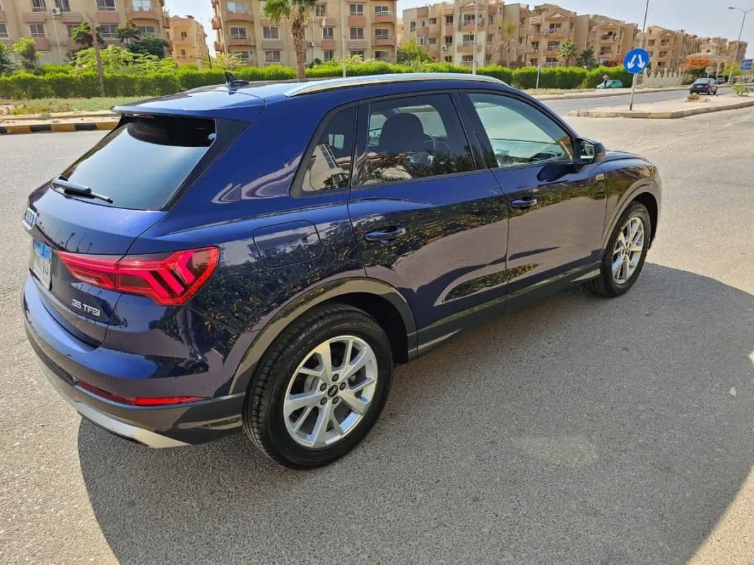 أودي كيو 3 2021 ادفانسد أزرق أوتوماتيك — مستعملة