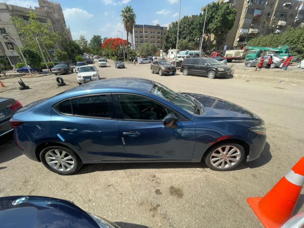 مازدا 3 2017 اس بريميوم أزرق غامق أوتوماتيك — مستعملة