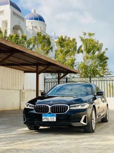 بي ام دبليو 520i 2023 لاكشري أسود أوتوماتيك — مستعملة - 3