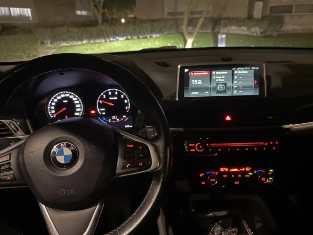 بي ام دبليو X1 2018 اكس درايف  أزرق غامق أوتوماتيك — مستعملة