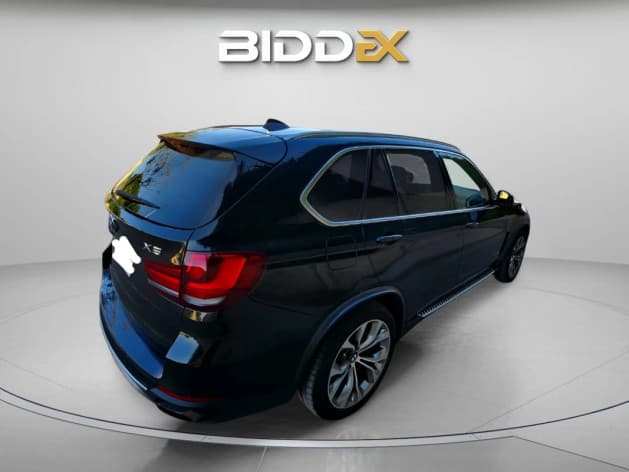 BMW X5 2017 بيز لاين أسود أوتوماتيك — مستعملة