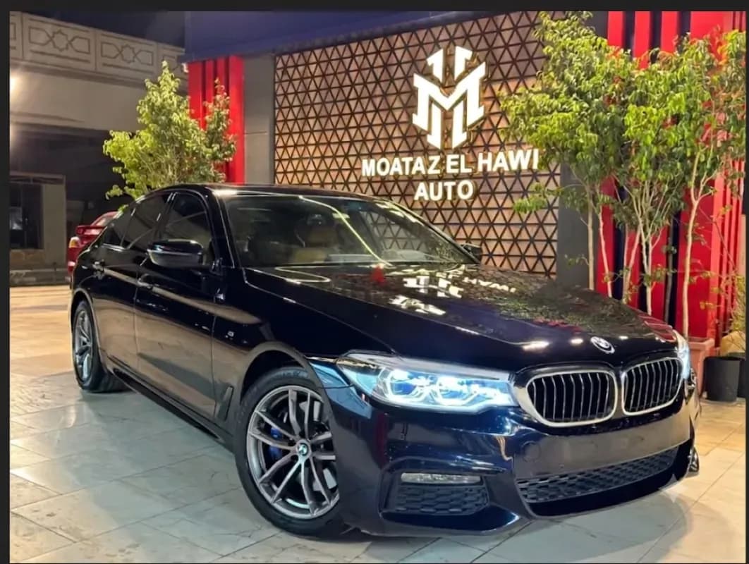 بي ام دبليو 530i 2018 ام سبورت أزرق غامق أوتوماتيك — مستعملة