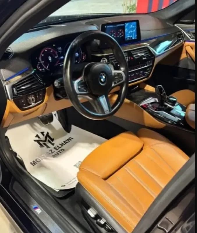 بي ام دبليو 530i 2018 ام سبورت أزرق غامق أوتوماتيك — مستعملة