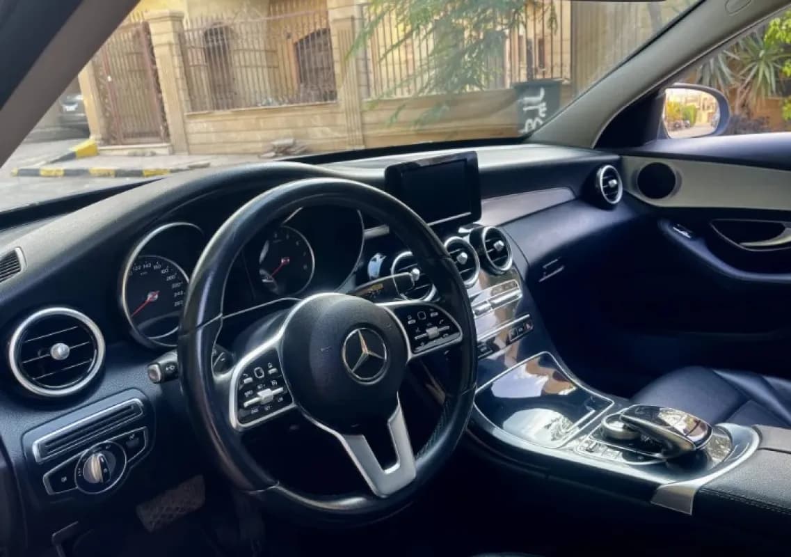  مرسيدس بنز  C180 2019 كلاسيك أزرق أوتوماتيك — مستعملة