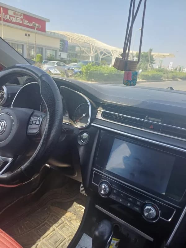 ام جي 6 2022 كومفرت أحمر غامق أوتوماتيك — مستعملة
