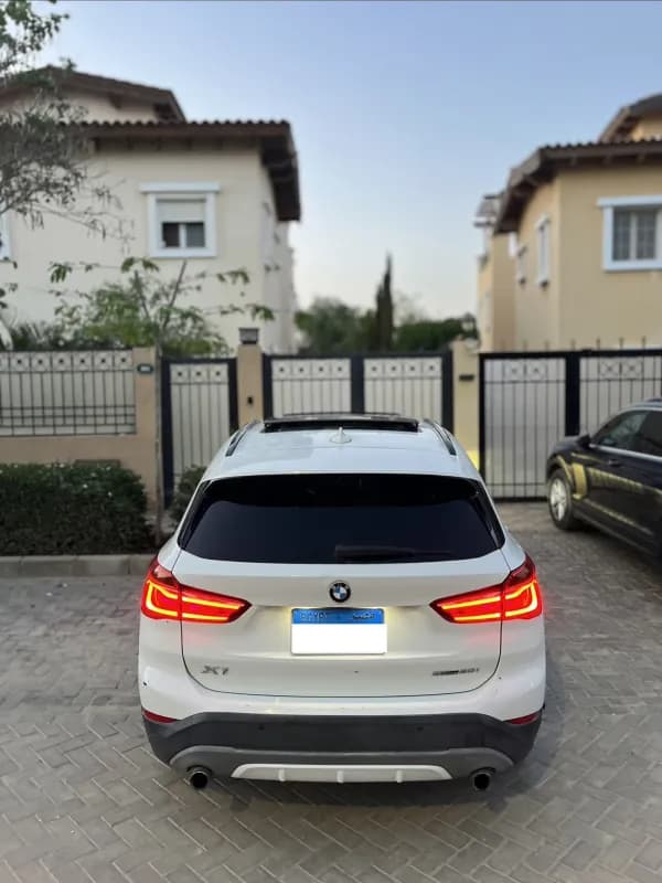 بي ام دبليو X1 2019 ام سبورت باكيدج أبيض أوتوماتيك — مستعملة