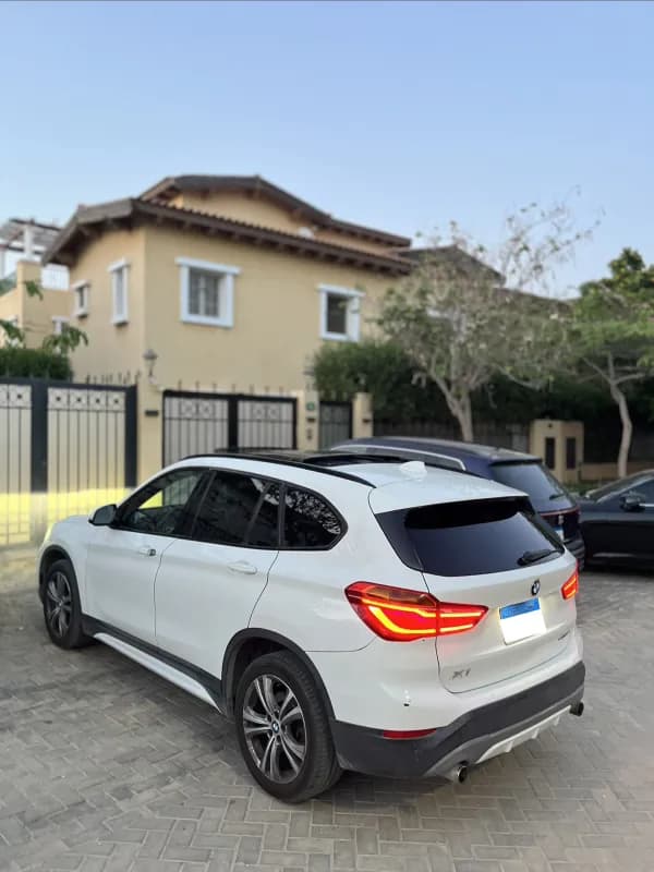 بي ام دبليو X1 2019 ام سبورت باكيدج أبيض أوتوماتيك — مستعملة