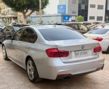 بي ام دبليو 320i 2019 ام سبورت فضي أوتوماتيك — مستعملة - 4