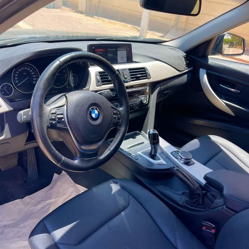 BMW 318i 2018 Exclusive Gray Automatic — Used