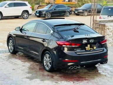 Hyundai Elantra AD 2018 Highline Black Automatic — Used - 4