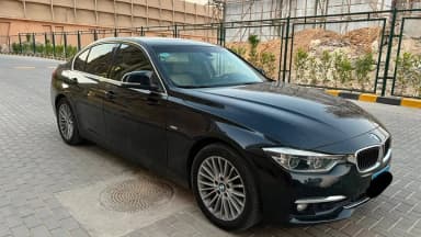 بي ام دبليو 320i 2016 لاكشري أسود أوتوماتيك — مستعملة - 4