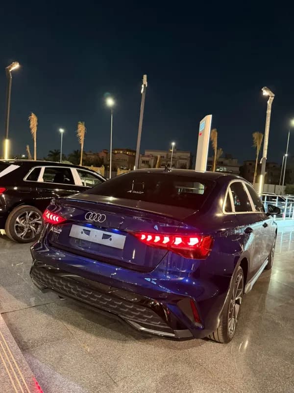 أودي أي ثري 2026 اس لاين أزرق غامق أوتوماتيك — جديدة