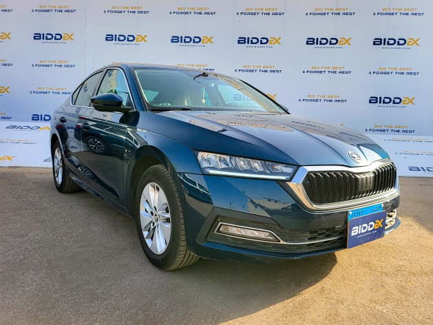Skoda Octavia A8 2023 امبيشن أزرق أوتوماتيك — مستعملة