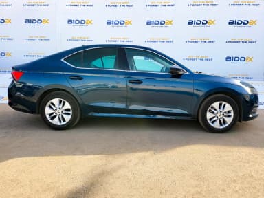 Skoda Octavia A8 2023 امبيشن أزرق أوتوماتيك — مستعملة - 3