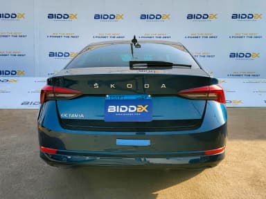 Skoda Octavia A8 2023 امبيشن أزرق أوتوماتيك — مستعملة - 4