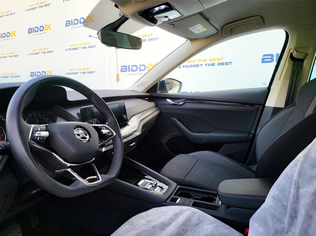 Skoda Octavia A8 2023 امبيشن أزرق أوتوماتيك — مستعملة
