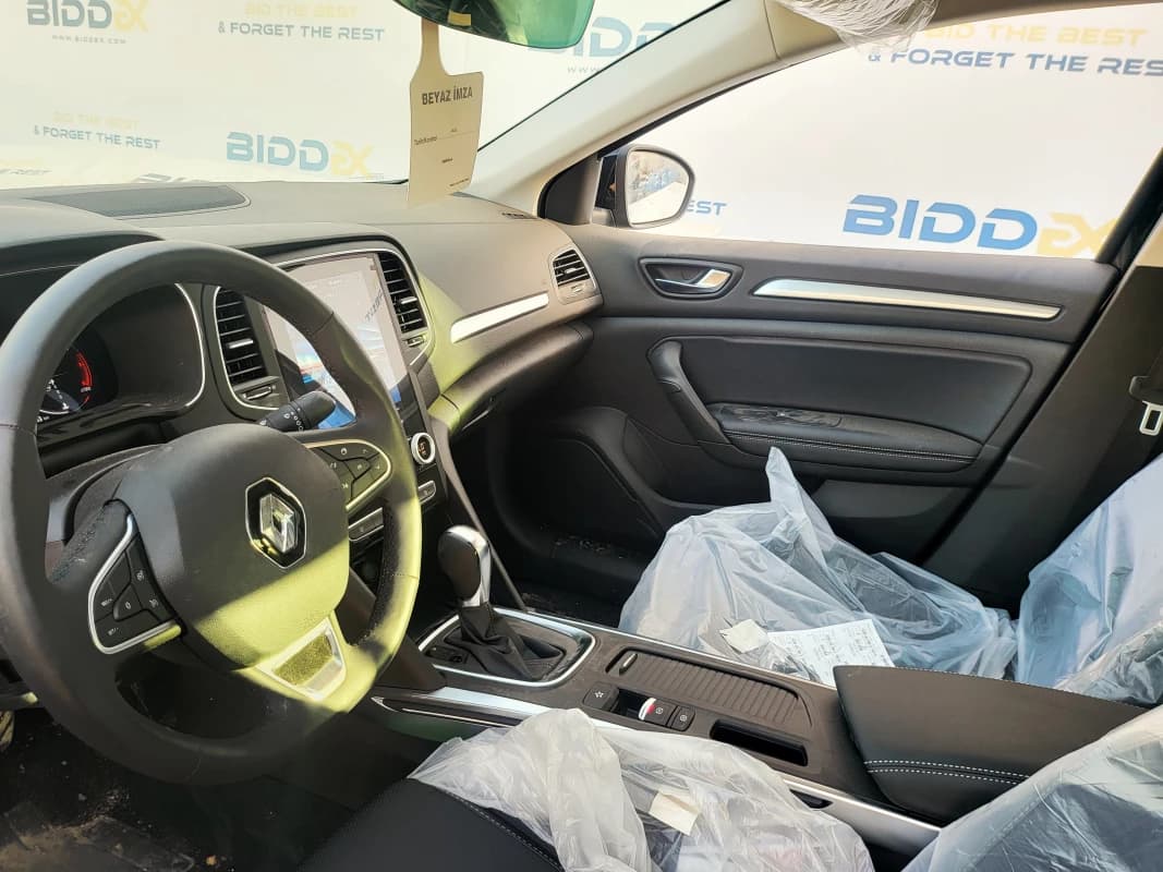 Renault Megane 2024 تيربو سيجنتشر أسود أوتوماتيك — جديدة